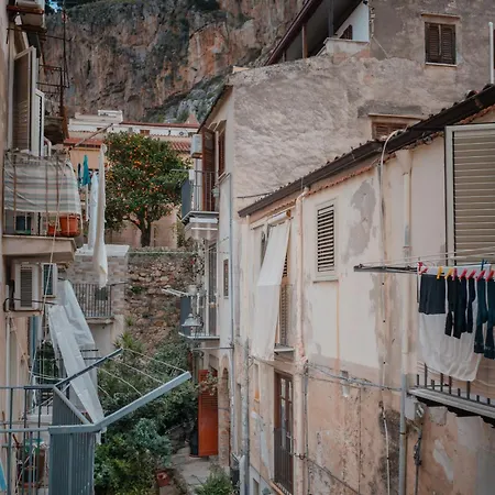 Apartment Uno Scorcio Sulla Rocca By Wonderful Italy