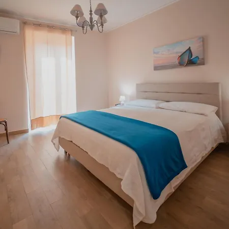 Uno Scorcio Sulla Rocca By Wonderful Italy * 체팔루