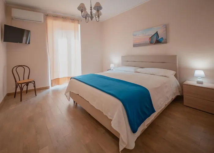 Uno Scorcio Sulla Rocca By Wonderful Italy * Cefalù